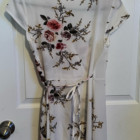 White floral print dress - Picture 4 of 16